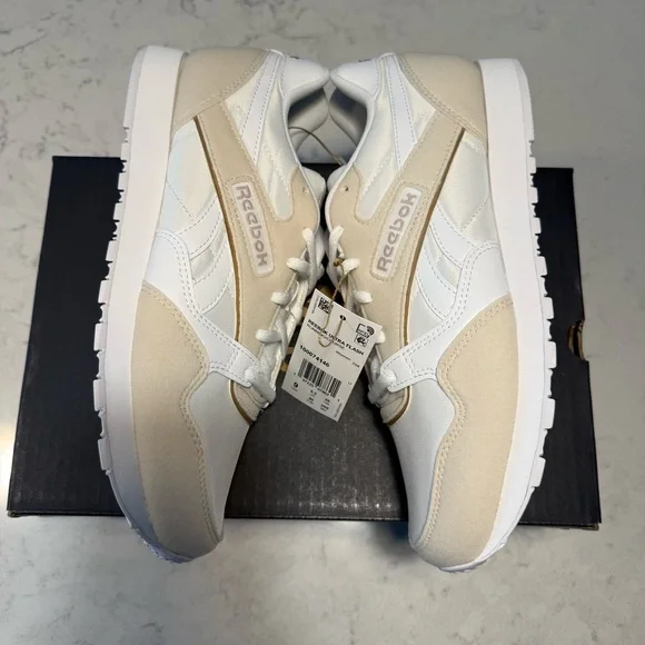 NWT- Women’s Reebok Ultra Flash White and Cream Sneakers Size 9 - Picture 6 of 7